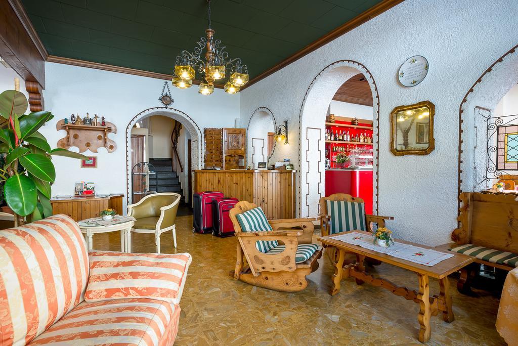 Albergo Altavilla Тирано Экстерьер фото