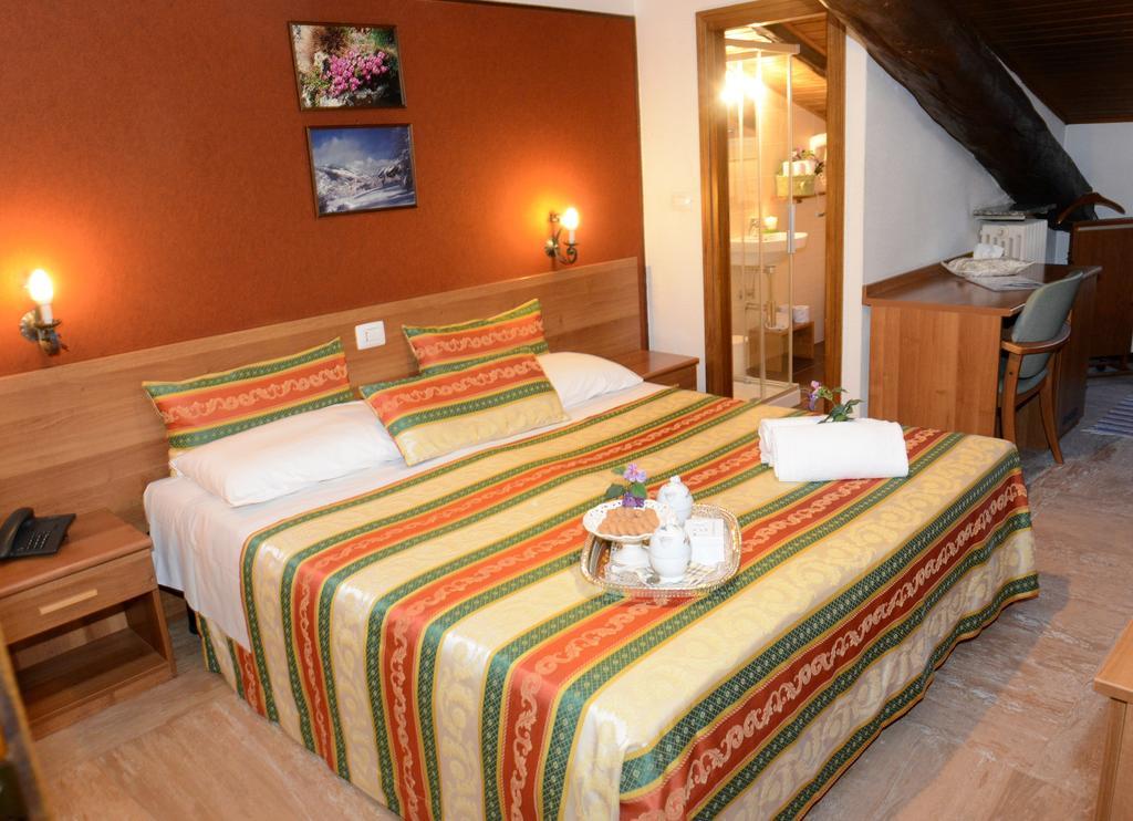 Albergo Altavilla Тирано Экстерьер фото