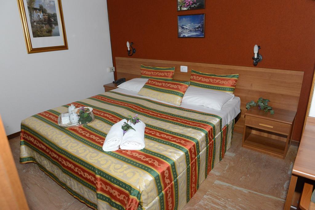 Albergo Altavilla Тирано Экстерьер фото