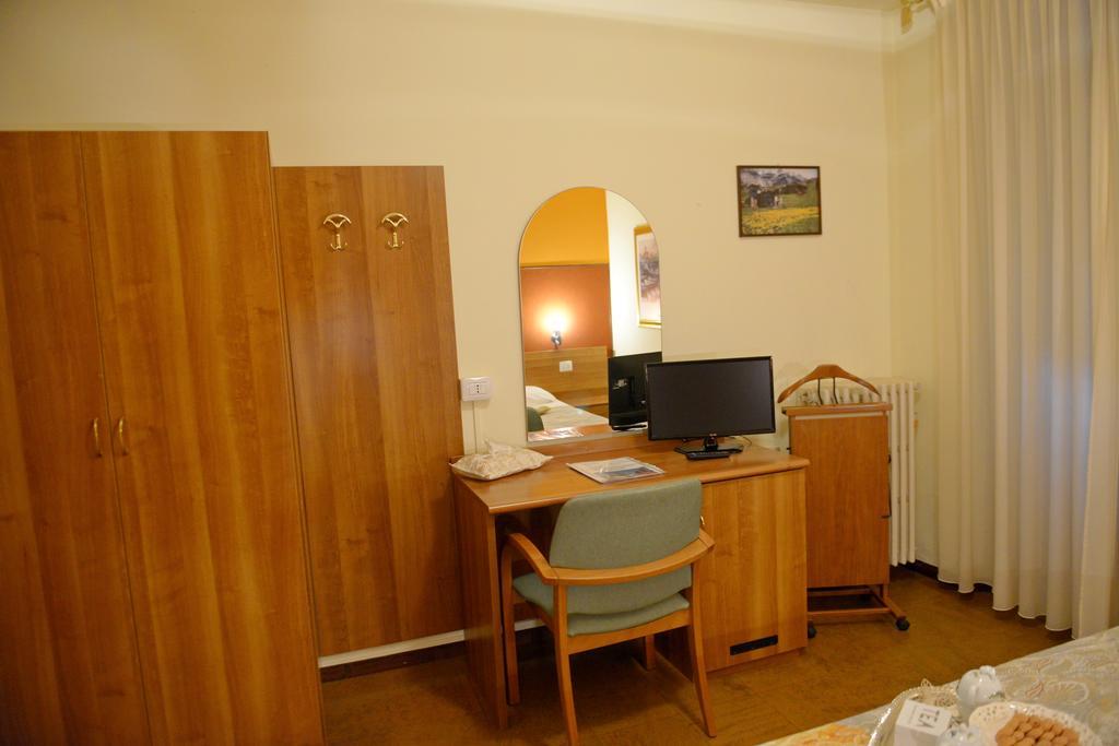 Albergo Altavilla Тирано Экстерьер фото