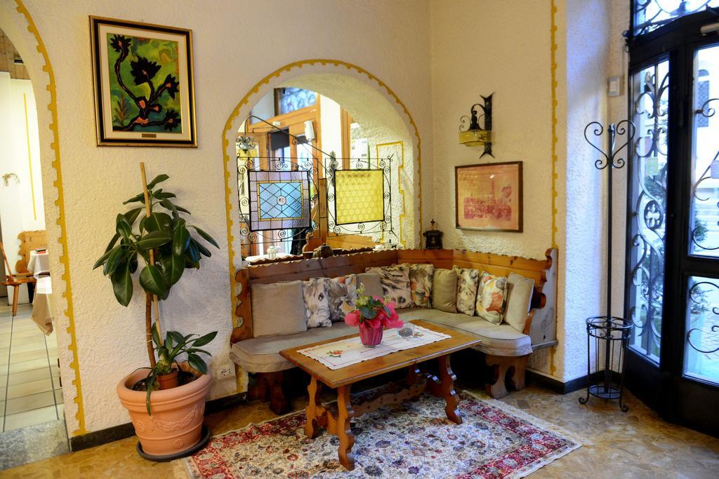Albergo Altavilla Тирано Экстерьер фото
