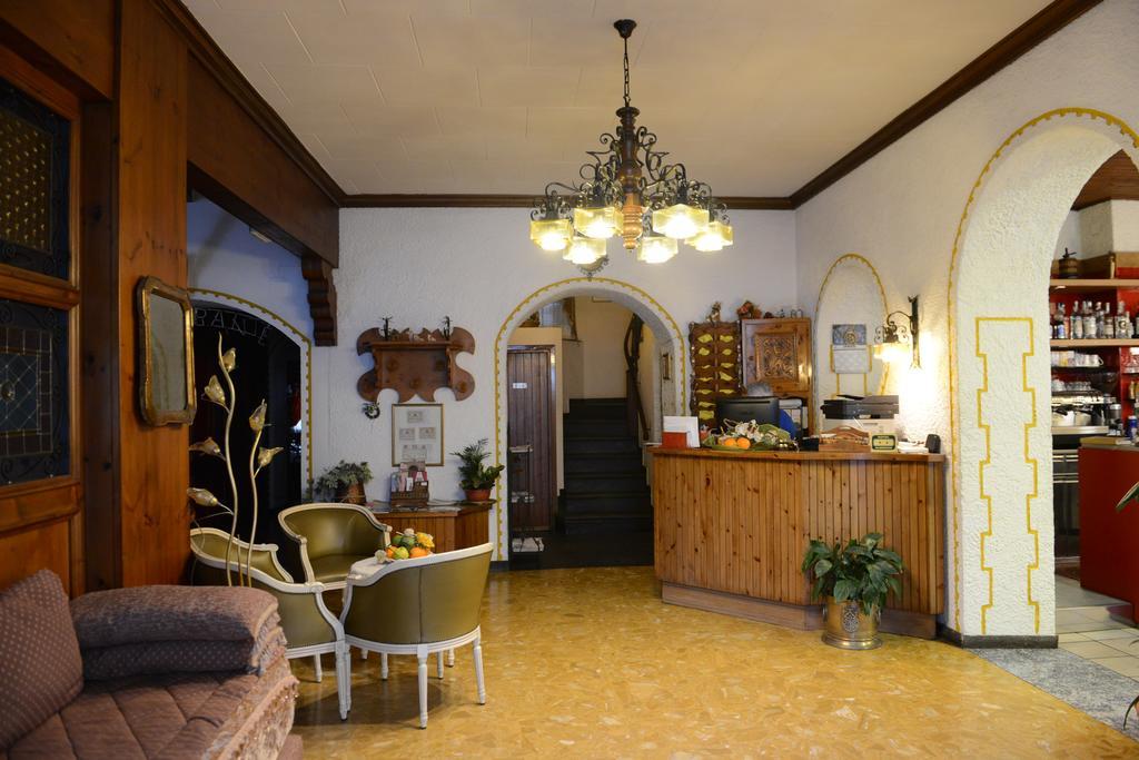 Albergo Altavilla Тирано Экстерьер фото